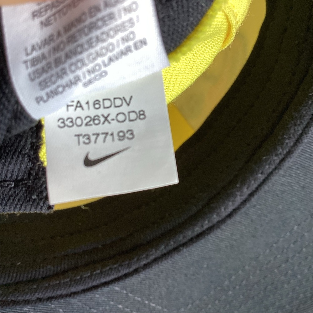 Nike classic 99 Oregon ducks SnapBack hat - Picture 7 of 11
